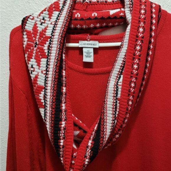 Catherine's red sweater 2x - Picture 2 of 6